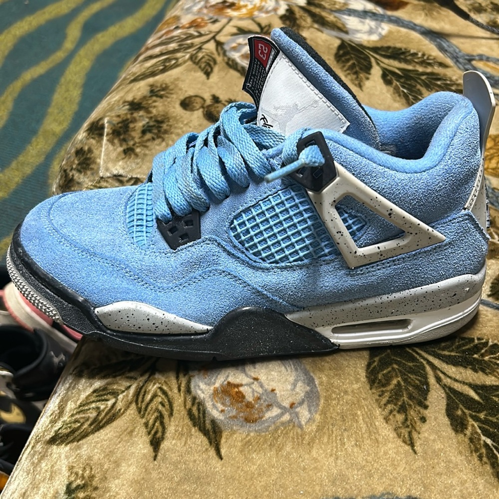 Carolina Blue air Jordan 4 size 5.5Y suede